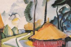 Erf met hoge bomen en hooiopper