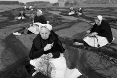 Netten repareren, Scheveningen, 1959