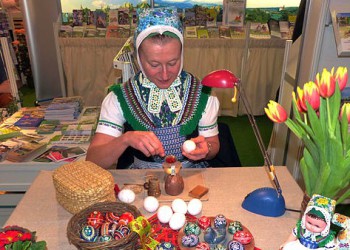 Soebische paaseien beschilderen